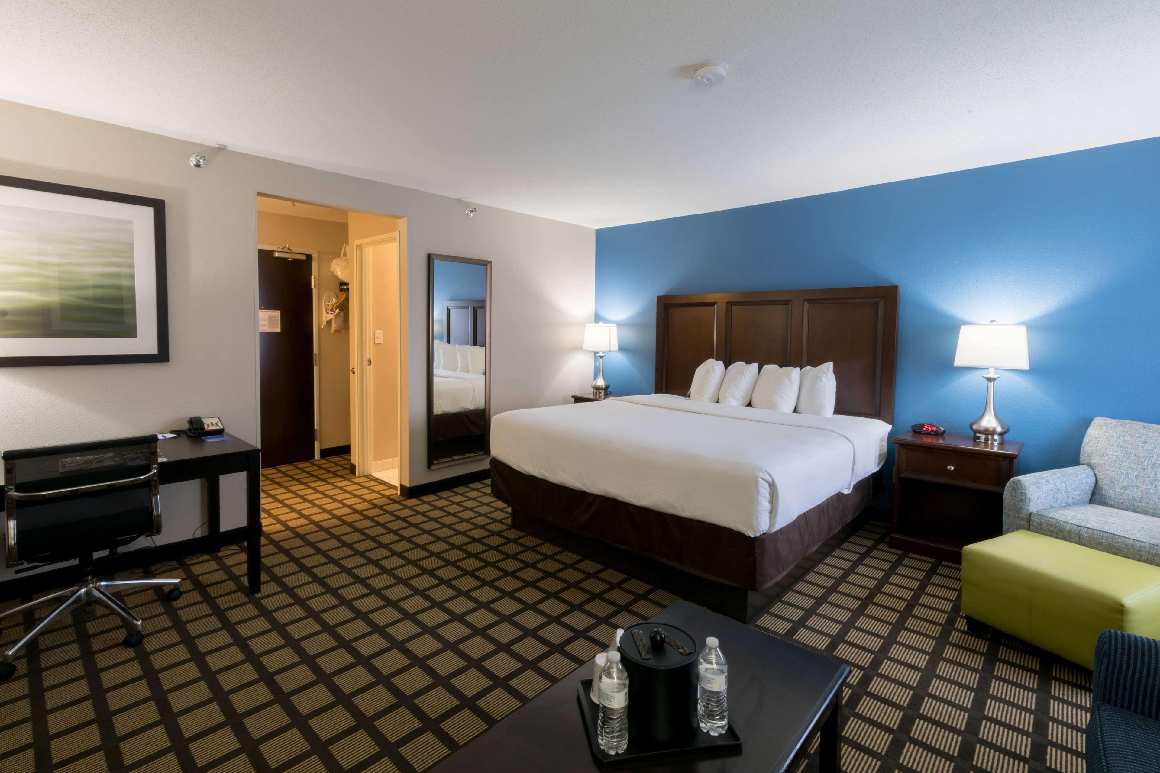 Baymont By Wyndham Detroit Airport/Romulus Ξενοδοχείο Εξωτερικό φωτογραφία